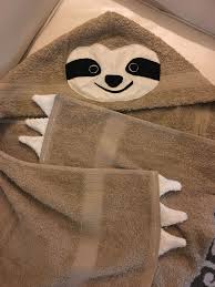 Homemade Sloth Hooded Towel Homemade Sloth Hooded Towel Durable Transport Emerge De 3 Principal Opti 2020 Yavru Tembel Hayvan Tembel Hayvanlar Elisi Fikirleri