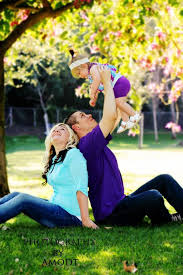 In the latest instagram stories posts of melissa ricks, she uploaded some pictures. Family Photography Idea Family Picture Pose Mother Father And Daughter Photography Cute Fami Photography Poses Family Family Picture Poses Family Photoshoot