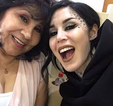 Mi hermosa madre. [also where I get my cheekbones from] 🥰 #momvond