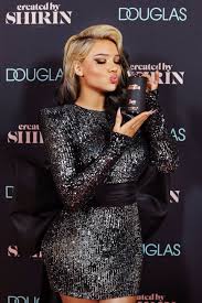 „du bist auf eine positive art verstrahlt. Rap Star Shirin David Launcht Neuen Duft Exklusiv Bei Douglas City News De