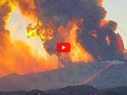 Catania — ci sono situazioni, eventi eccezionali, istanti fuori dal comune, in cui il tempo sembra distorcersi e intraprendere un corso imprevisto. Cronaca Diretta Video Etna Doppia Spettacolare Eruzione Sulla Neve Con Fontane Di Lava Altissime Le Immagini Ilmeteo It