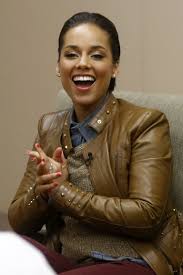 Watch Alicia Keys Makes One Ballsy Move For Peace Alicia Keys Alicia Keys Style Fashion
