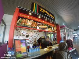 Pecel oranye adalah salah satu kuliner yang menyediakan makanan berupa pecel dan terletak di jalan empang, tasikmlaya. 9 Tempat Makan Mesti Cuba Di Putrajaya Budak Bandung Laici