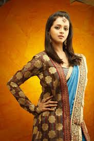 Actress Bhavana Looking Very Beautiful In Saree Cinejolly Next neena kurup rosin jolly thinkal bhal asha gopinath latest hot navel show photos in saree from malayalee house reality show. actress bhavana looking very beautiful