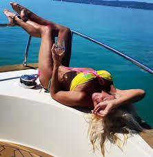 Az egy bejegyzéshez érkező átlag lájkok szerinti toplistán. Hevesi Kriszta V Instagram Igen A Megfejtes 2 Hiba A 2 Tape Serules A Poharban Pedig Termeszetesen Fajdalomcsillapito Swimwear Bikinis One Piece