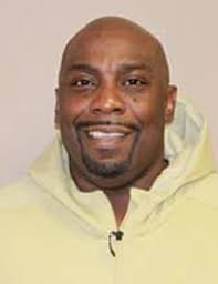 Farragut Admirals' Theodis Owens Leads Team to Victory Over Austin