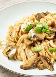 Nouilles Udon Et Champignons Miso Udon Recette Cuisine Asiatique Nouilles Udon