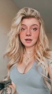 Lorena Grant's Instagram, Twitter & Facebook