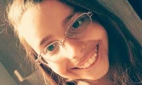 1 793 просмотрапять лет назад. Menina Morre Ao Cair E Bater A Cabeca Durante Desafio Da Rasteira
