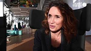 Retrouvez le programme tv de tf1 gratuit et complet. Marie Sophie Lacarrau La Nouvelle Presentatrice Du 13 Heures De Tf1