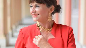 Fashion-Bloggerin Martina Berg trägt de Temple Designer Schmuck