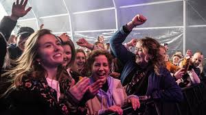 Radio 538 heeft besloten om 538 koningsdag, dat op 27 april gehouden zou worden in breda, niet door te laten gaan. Koningsdag 2021 Feesten Met Fieldlab Of Tompouce Voor De Tv Rtl Nieuws