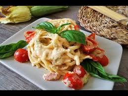 Pasta zucchine e pomodorini mozzarella. Linguine Alla Crema Di Zucchine E Pomodorini Youtube