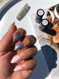 Będzie idealny do tworzenia takich stylizacji jak french czy babyboomer, ale sprawdzi się. Neonail Perfect Milk What S New