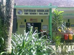 282 / p / 1979 tentang pendidikan perkoperasian, di smk negeri 1 malang telah diadakan pertokoan sebagai wadah praktek bagi siswa. Koperasi Sekolah Smk Negeri 1 Malang