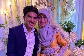 Lahir 6 disember 1992) merupakan ahli politik malaysia dan bekas menteri belia dan sukan malaysia. Tak Hadir Ketika Tun M Umum Parti Baharu Rupa Rupanya Syed Saddiq Raikan Persaraan Ibu Selepas 38 Tahun Jadi Pendidik You Better Carikan Menantu Buat Mama Cepat Viral Mstar