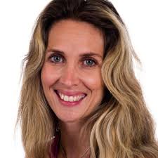 Julie Dussault's Instagram, Twitter & Facebook