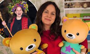 Jennifer and i chatted all things motherhood in a conversation that basically had me grinning throughout. I M A Celeb Winner Giovanna Fletcher Bags First Tv Role Since Been Crowned Queen Of The Castle Daily Mail Online