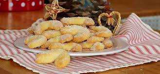 Uromas Vanillekipferl Ein Gutes Rezept Aus Der Kategorie Weihnachten Bewertungen 704 Durchschnitt Vanillekipferl Lebensmittel Essen Einfache Kokosmakronen