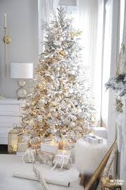 How To Decorate This Elegant Gold And White Flocked Christmas Tree In 2020 White Flocked Christmas Tree Glam Christmas Tree Modern Christmas Tree