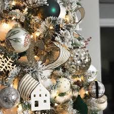 Black And White Christmas Tree Ideas Modern Farmhouse Christmas Green Christmas Tree Decorations Christmas Tree Inspiration Christmas Decorations