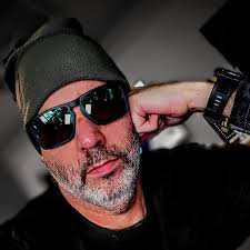 threads? Oh my, lions and tigers and bears....😊 Poetry? Feed me....  awkward, are you reading this? Uh, nice to meet you. Good vibes and  positive energy to you