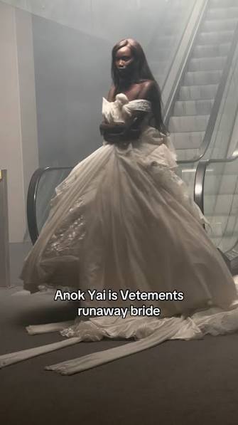 Anok Yai is VETEMENTS runaway bride! I love her. She delivered great  theatrics after the run! 🙌🏼