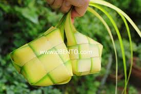 Cara membuat nasi goreng sangatlah praktis dan bisa divariasikan dalam berbagai cara. Bento Mania Cara Menganyam Dan Memasak Ketupat