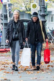 Spock (commentary)‏ @spockresists 22 февр. Keanu Reeves Enjoys A Stroll With Girlfriend Alexandra Grant In Berlin Express Digest