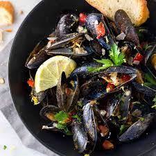 Steamed Mussels With White Wine And Garlic - Jessica Gavin