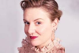 Lisa Macqueen's Instagram, Twitter & Facebook