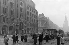 Berlin Charlottenburg Tauentzienstrasse Kadewe Und Gedachtniskirche Berlin Berlin Geschichte Berlin 1945