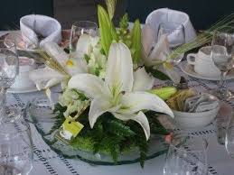 Como si de una boda, o de otra. Centro De Mesa Primera Comunion15 Centros De Mesa Para Boda Mesas De Boda Centros De Mesa De Flores