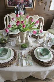 cabbage bowls on italian lettuce plates with pink tulips table de paques decoration table de noel deco table paques