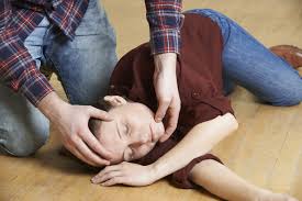 Aider Une Victime D Un Coup A La Tete Assurance Prevention