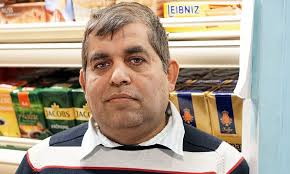 Menschen in GL: Der heimliche Kartenleser