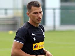 Lainer started his career with the local club sv seekirchen. Borussia Monchengladbach Neuling Stefan Lainer Will Sich Durchsetzen