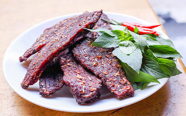Bò gác bếp dai ngon, lạ miệng xứng danh đặc sản vùng núi Cao Bằng