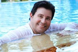 ظهر أحمد فلوكس على صفحته الخاصة في فيديو بث مباشر ومنفعل بشكل شديد ويهاجم الفنان هاني شاكر بشكل شديد اللهجة، وذلك بسبب عدم اهتمامه بمصطفى حفناوي، وكان الفنان هاني شاكر صرح. Ù‡Ø§Ù†ÙŠ Ø´Ø§ÙƒØ± ÙŠ Ø´Øº Ù„ Ù…ØªØ§Ø¨Ø¹ÙŠÙ‡ Ø¨ØµÙˆØ±Ø© Ø¹Ø¨Ø± ÙÙŠØ³Ø¨ÙˆÙƒ