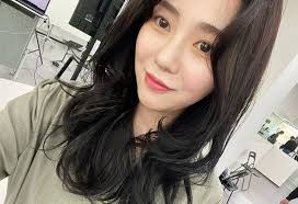 Along with that, certain comments about her alleged bully, jimin of aoa, had trolls and antis harassing mina on social media. Kwon Mina She Leaves Her Agency Kstation Tv