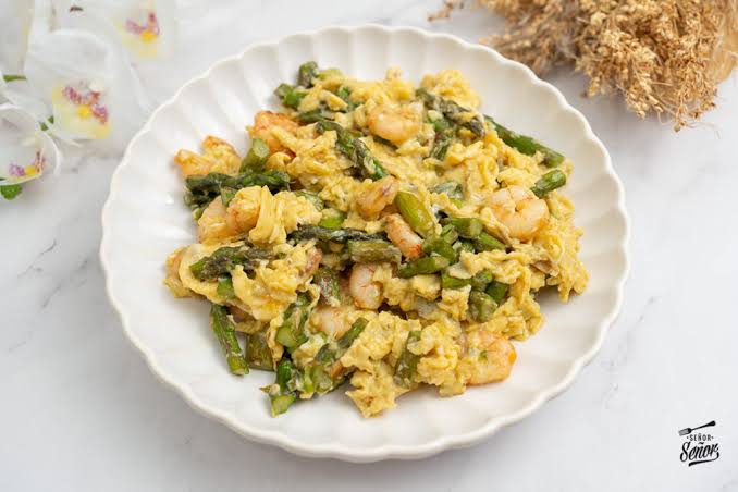 Scrambled Eggs with Asparagus