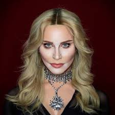 Este joven tiene el poder de transformarse en cualquier artista de  Hollywood