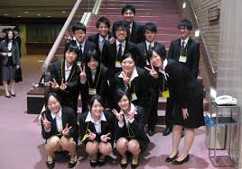 集合写真となると、つい太ももがゆるんじゃうね パンチラだらけ💛 集合写真