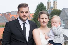 Langer tüllrock in ivory für die hochzeit bodenlanger braut rock aus feinem tüll in ivory mit einem breiten bund für einen klassischen hochzeitslook. Hochzeitsgast Outfit Im Lila Tullrock Und Maxikleid Von Asos