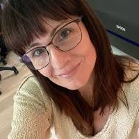 Justine Bicknell's Instagram, Twitter & Facebook