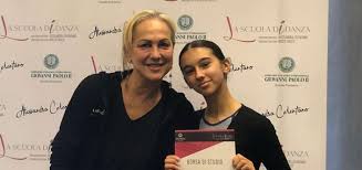 Frequenta il corso di perfezionamento professionale… Eventi La Ballerina Caudina Lorenza Compare Premiata Da Alessandra Celentano