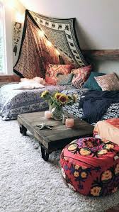 Boho decor always boasts of white or neutral color palettes to work as backdrops while the decor takes center stage. 30 Clever Moglichkeiten Um Ihr Zuhause Zu Verzieren Wie Eine Hippie Boho Ideen Today Pin Boho Room Decorating Your Home Shelf Decor Bedroom
