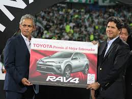 This is the profile site of the manager reinaldo rueda. Toyota Le Entrega Una Rav4 A Reinaldo Rueda Por Ganar La Copa Libertadores De America Autos Nuevos Colombia Lanzamientos Noticias De Carros Autosdeprimera Com