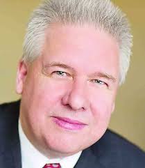 Leach named chancellor of USNH