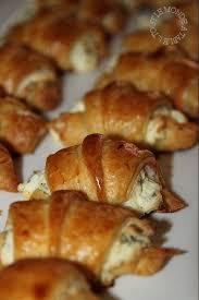 Mini Croissants Saumon Fume Fromage Frais Et Ciboulette Pour L Apero Tout Le Monde A Table Recette Croissant Au Saumon Recettes De Cuisine